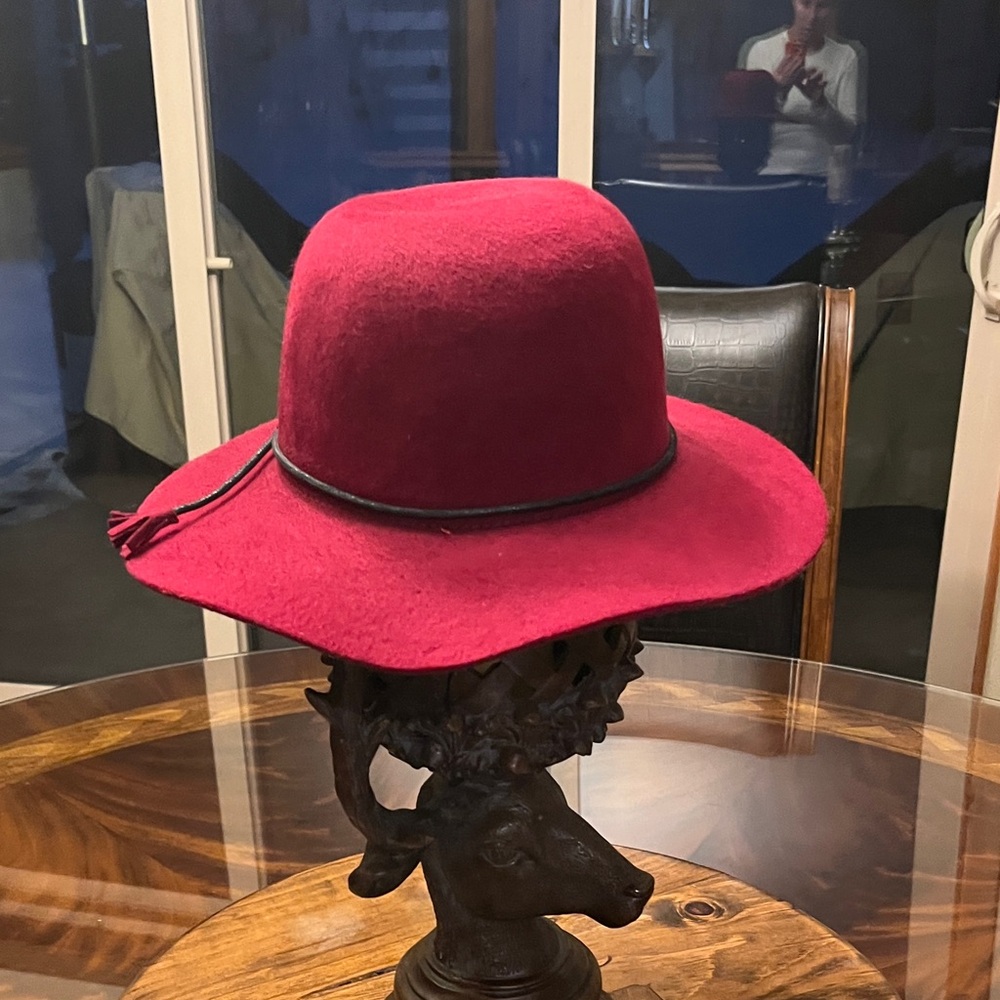 Chic Fuchsia Women's Hat with Black band